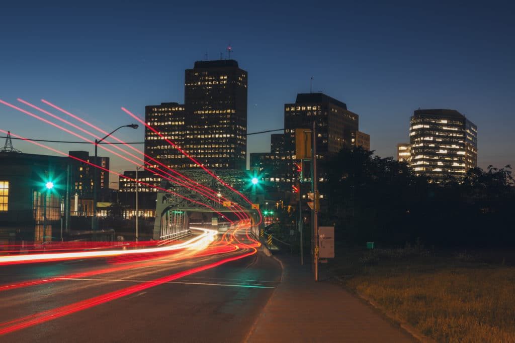 traffic-in-ottawa-at-night-kelzpr8-1024x683-8116732
