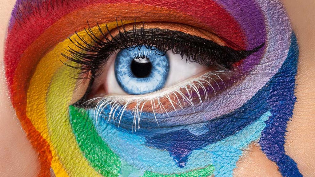 flowing-colors-on-an-eye
